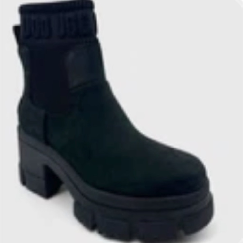 UGG Brooklyn Chelsea Boot size 7